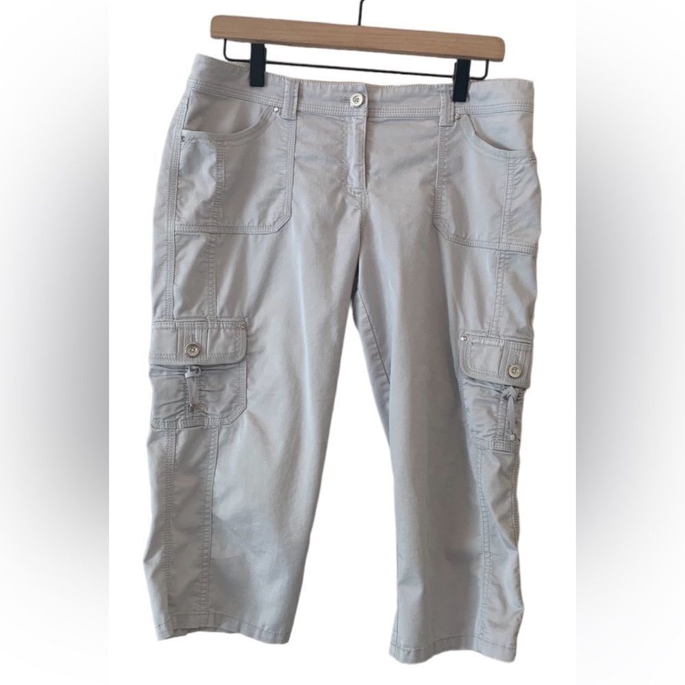 White House Black Market Slim Pedal Pusher Light Grey Shorts Size 6